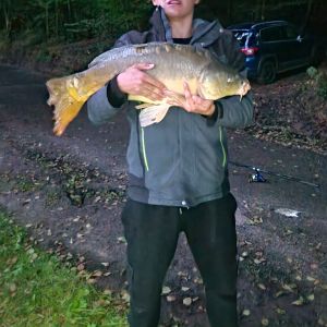 20250804 karpfen fleckenbachsee 79cm 7170g lennart hager.jpgbaf70
